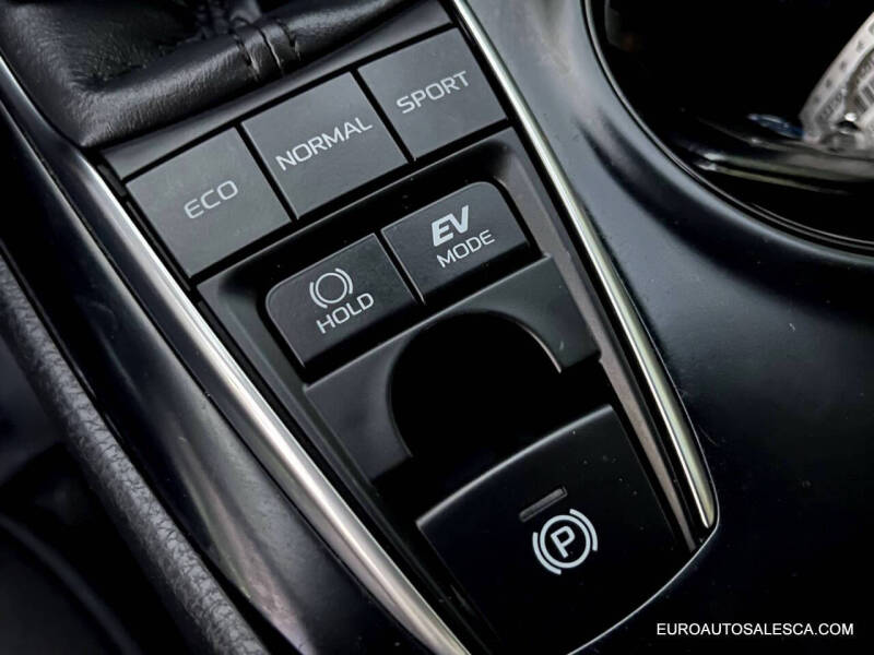 2019 Toyota Camry Hybrid LE