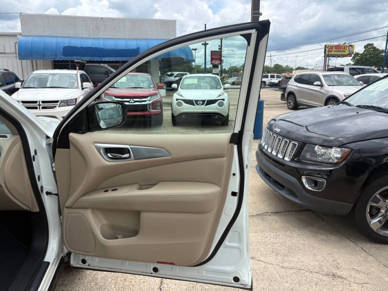 2017 Nissan Pathfinder SL
