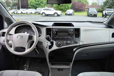 2012 Toyota Sienna Base 7-Passenger