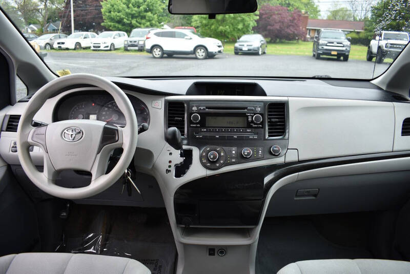 2012 Toyota Sienna Base 7-Passenger