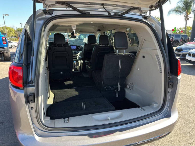 2017 Chrysler Pacifica Touring-L