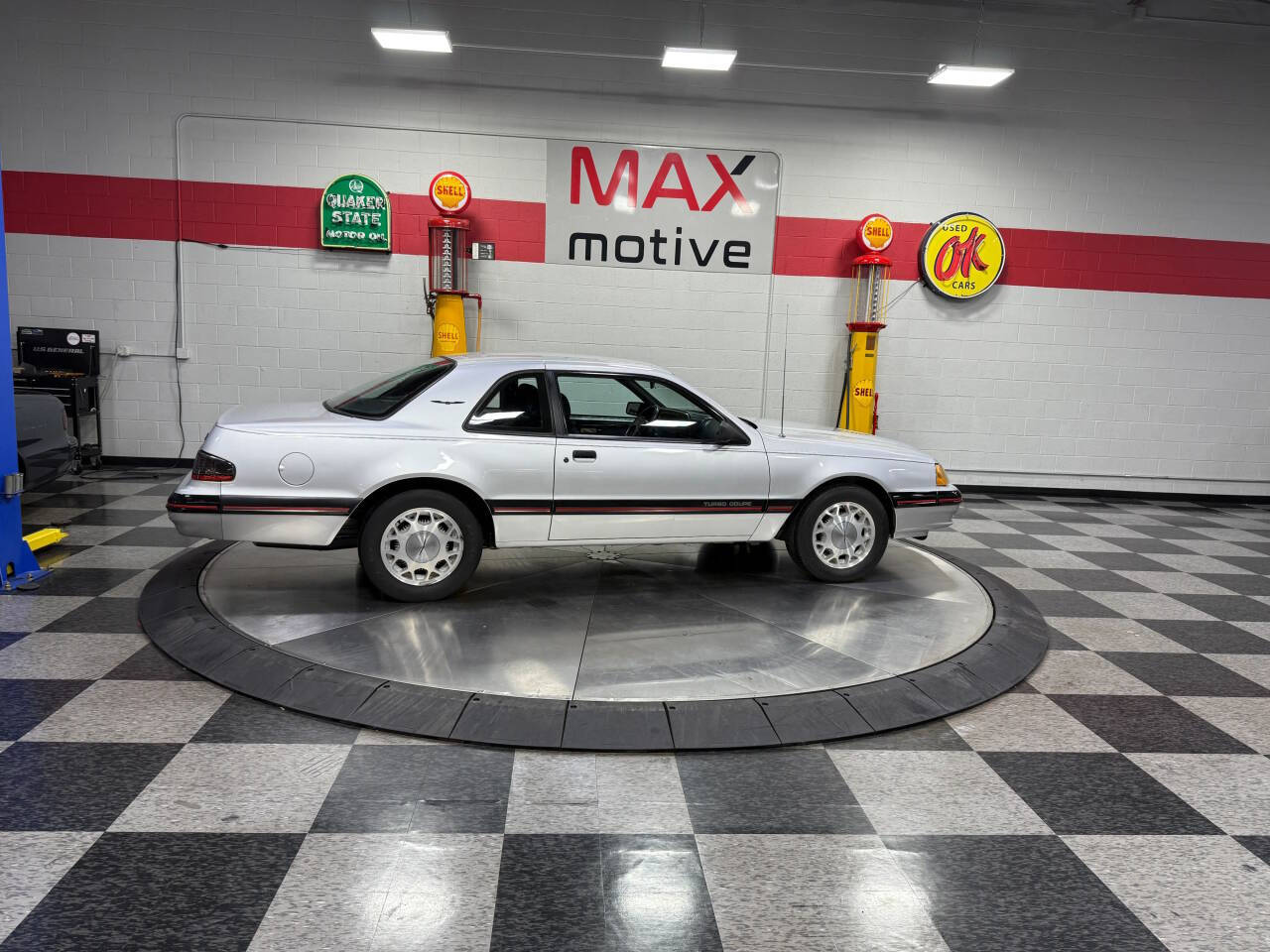 1988 Ford Thunderbird 34