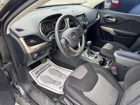 2017 Jeep Cherokee Sport