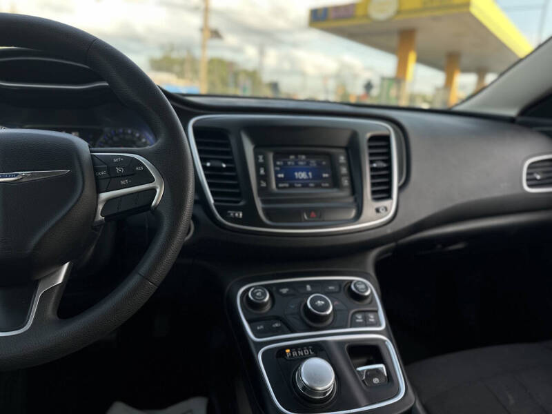 2015 Chrysler 200 LX