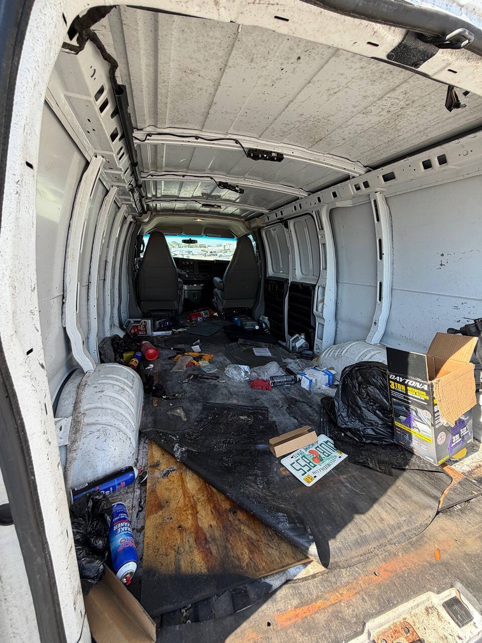 2017 Chevrolet Express 2500 3dr Cargo Van - Summit White exterior view 10