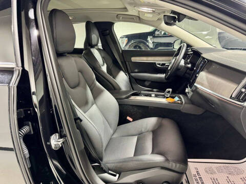 2023 Volvo S90 B6 Plus