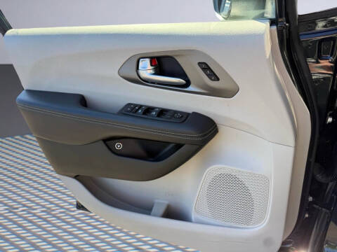 2023 Chrysler Pacifica Plug-In Hybrid Touring L