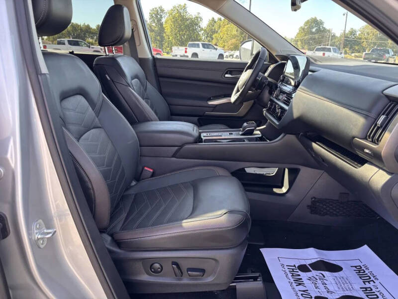 2024 Nissan Pathfinder Platinum