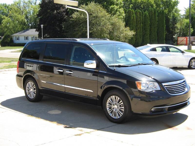 2016 Chrysler Town and Country for sale at Rochelle Motor Sales INC in Rochelle IL