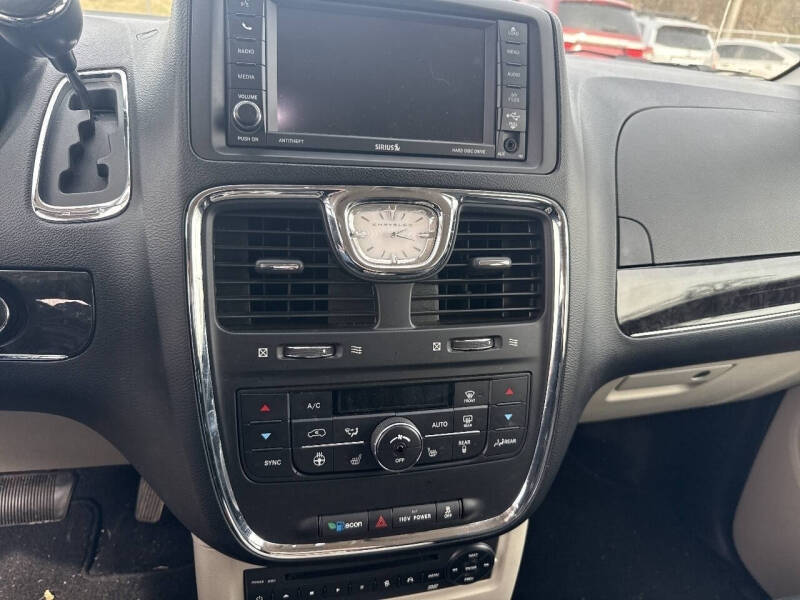 2012 Chrysler Town and Country Touring-L