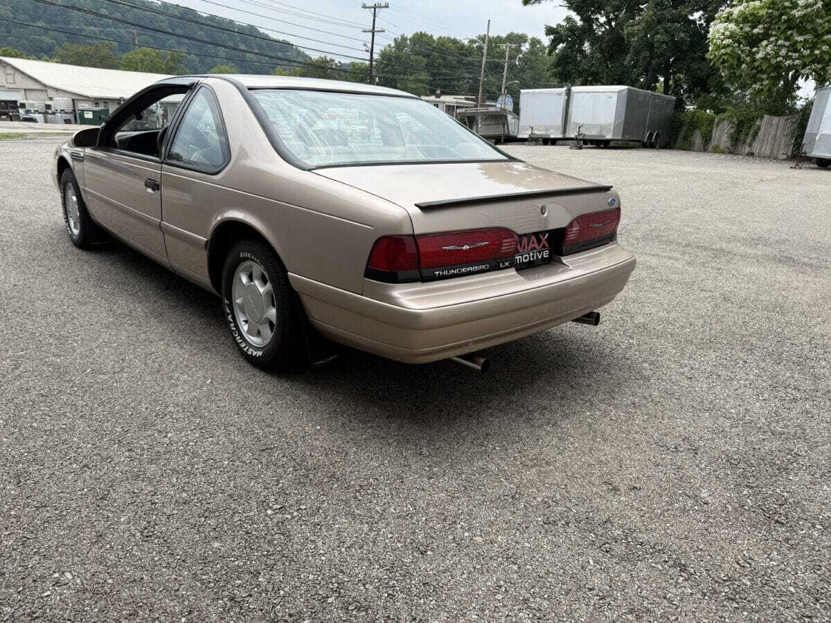 1993 Ford Thunderbird 61