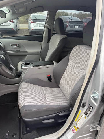 2017 Toyota Prius v Three