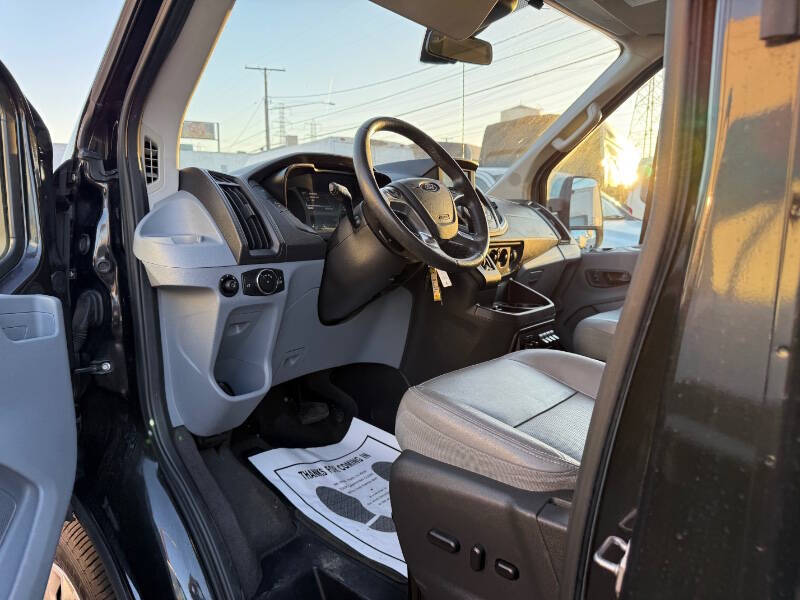 2015 Ford Transit XLT photo 17