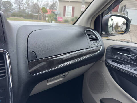 2013 Chrysler Town and Country Touring