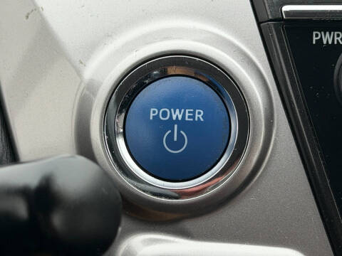 2017 Toyota Prius v Five