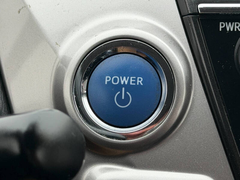 2017 Toyota Prius v Five