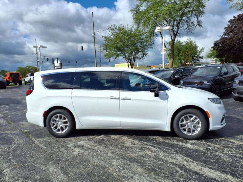 2026 Chrysler Pacifica Select