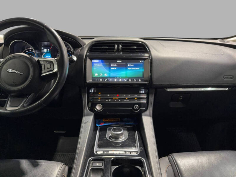 2020 Jaguar F-PACE 30t Prestige