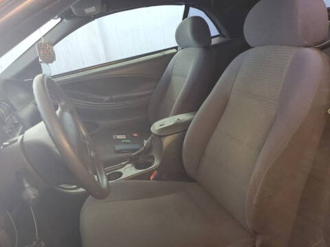 2004 Ford Mustang Deluxe