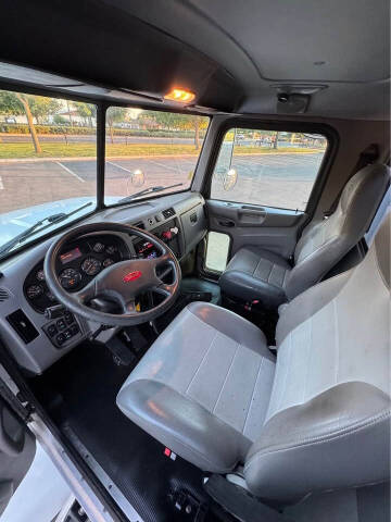 2013 Peterbilt 337