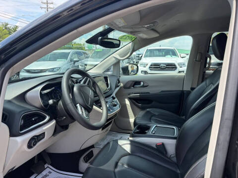 2023 Chrysler Pacifica Touring L