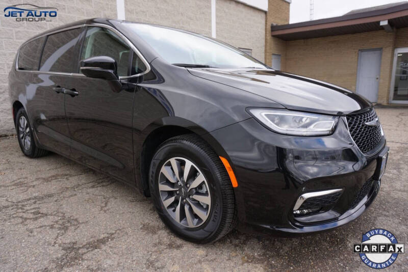 2022 Chrysler Pacifica Hybrid for sale at JET Auto Group in Cambridge OH