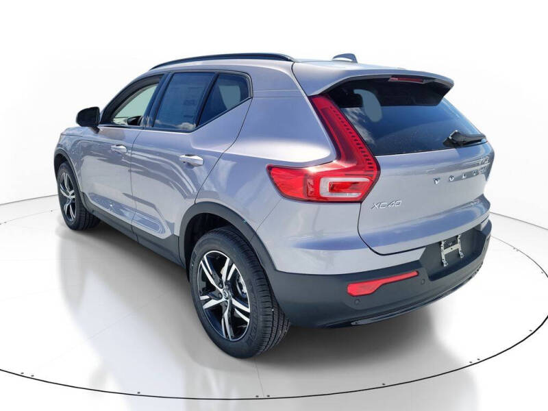 2026 Volvo XC40 B5 Core