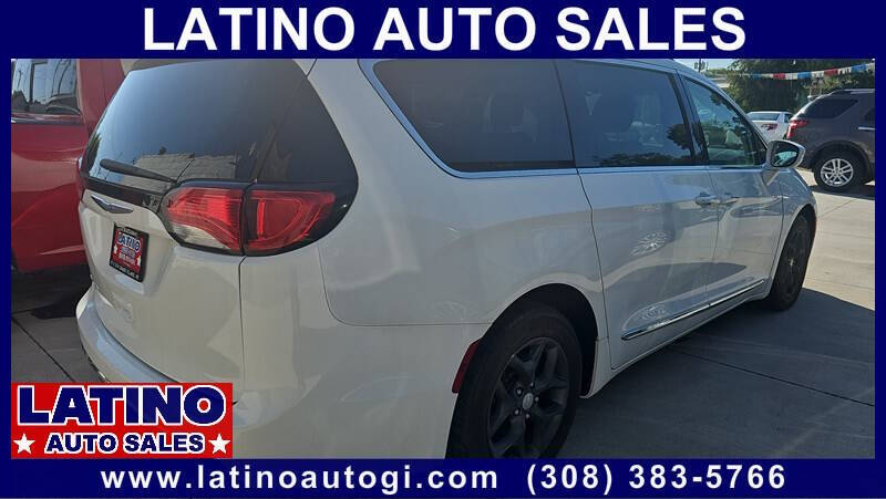 2017 Chrysler Pacifica Touring-L