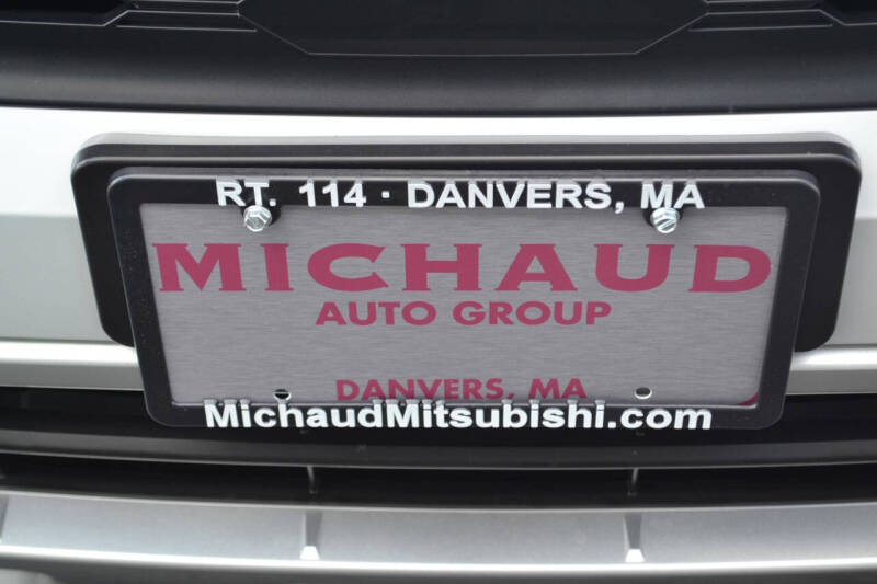 2023 Mitsubishi Outlander PHEV SE