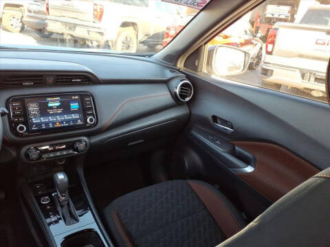 2023 Nissan Kicks SR