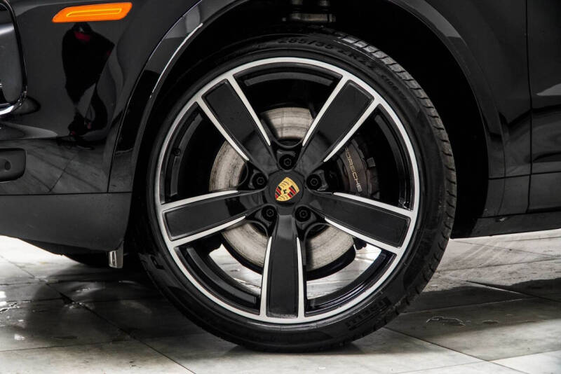 2023 Porsche Cayenne Platinum Edition