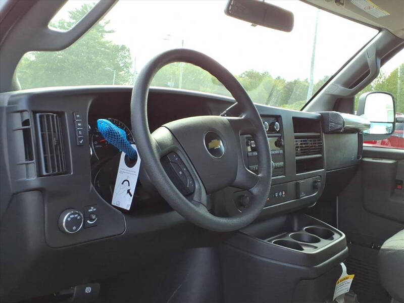 2025 Chevrolet Express 3500