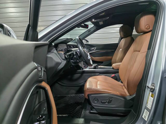 2022 Audi e-tron quattro Premium Plus