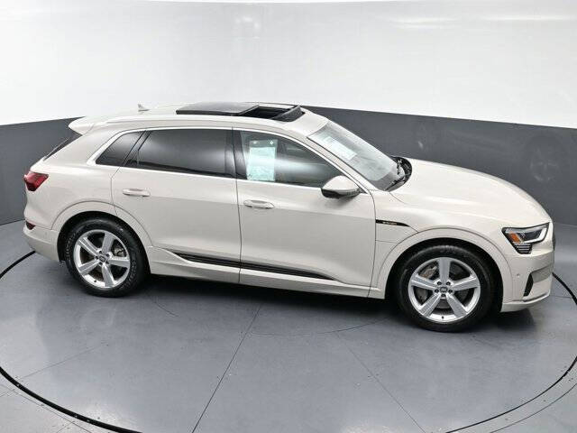 2019 Audi e-tron quattro Premium Plus