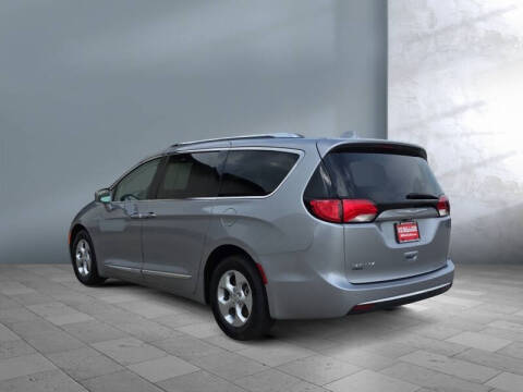2017 Chrysler Pacifica Touring-L Plus