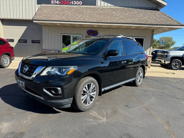 2017 Nissan Pathfinder for sale at Legit Motors in Elkhart, IN