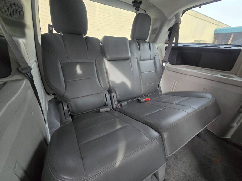 2011 Volkswagen Routan SEL