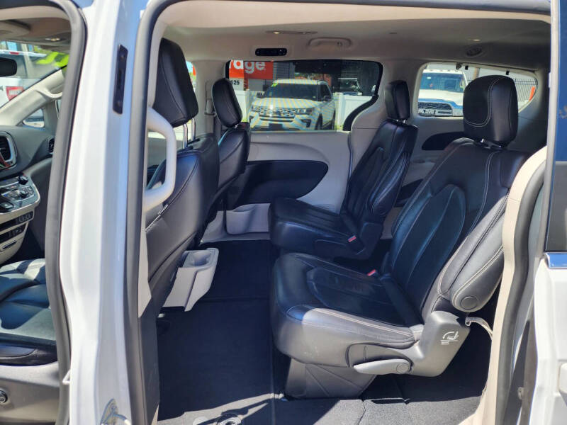 2022 Chrysler Pacifica Touring L