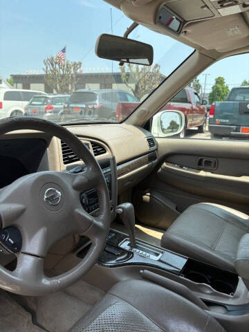 2004 Nissan Pathfinder LE Platinum
