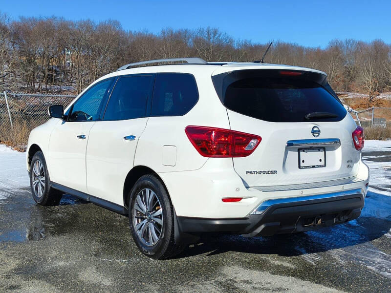 2017 Nissan Pathfinder SL