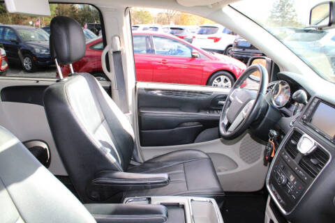 2016 Chrysler Town and Country Touring