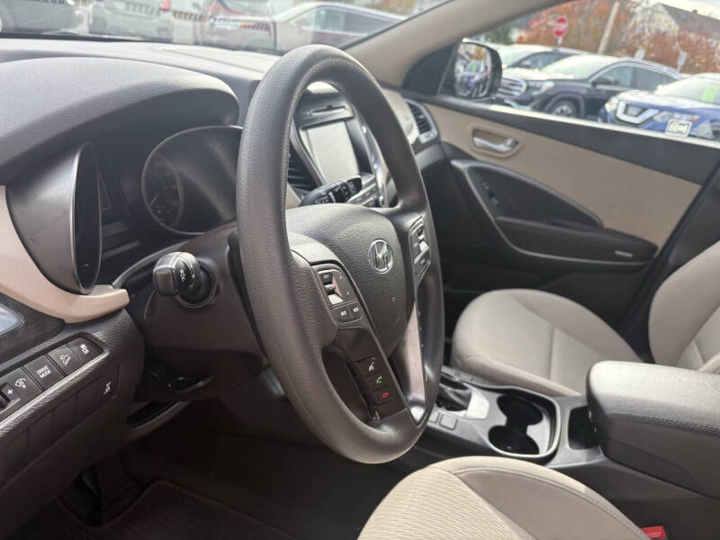 2017 Hyundai Santa Fe SE