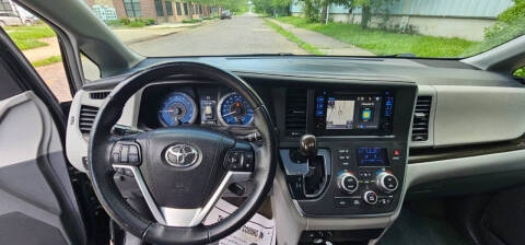 2017 Toyota Sienna XLE 8-Passenger