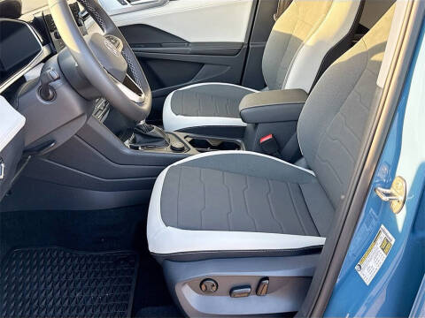 2025 Volkswagen Taos SE 4Motion