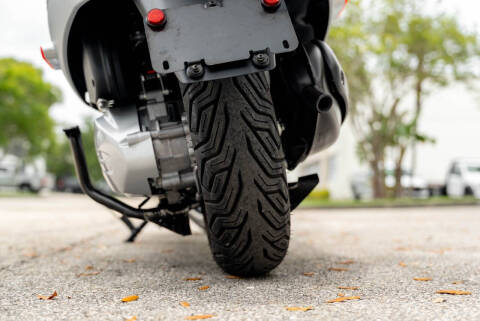 2023 Vespa 300