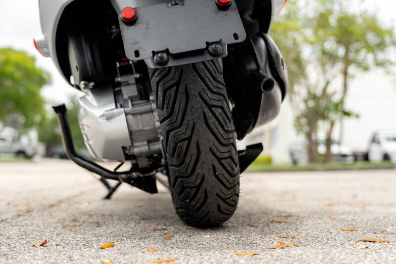 2023 Vespa 300
