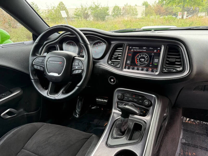 2017 Dodge Challenger 392 HEMI Scat Pack Shaker