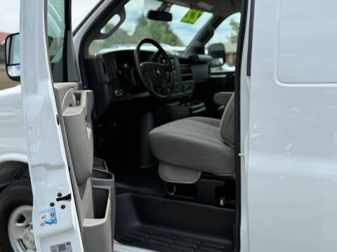 2022 Chevrolet Express 2500