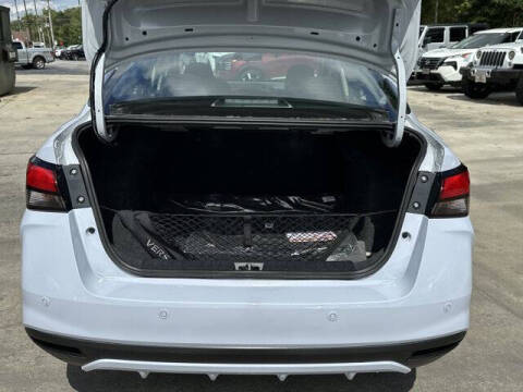 2025 Nissan Versa SR