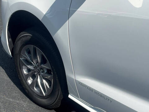 2025 Toyota Sienna LE 8-Passenger